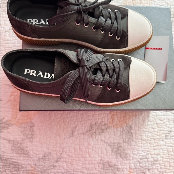Prada Black and White Sneakers Classic Design - Picture 10 of 17
